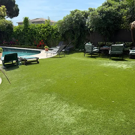 Pensionat Etage Prive Dans Maison Chaleureuse Avec Piscine Antibes