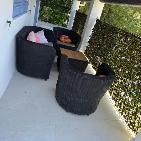 Penzion Etage Prive Dans Maison Chaleureuse Avec Piscine