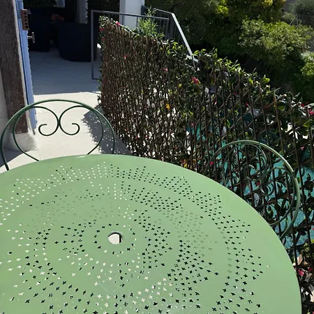 Etage Prive Dans Maison Chaleureuse Avec Piscine Pensjonat Antibes