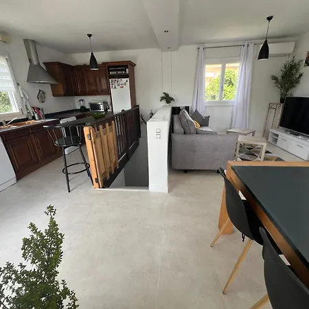 Pensjonat Etage Prive Dans Maison Chaleureuse Avec Piscine