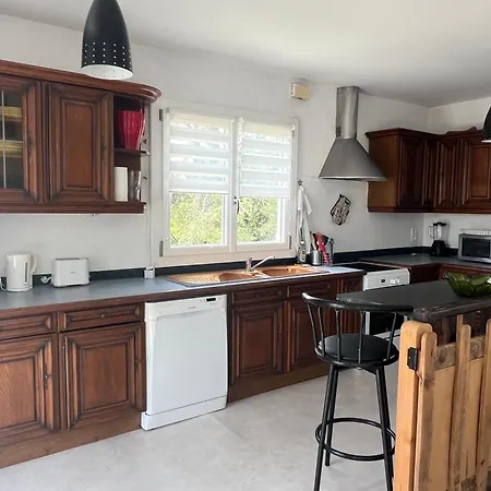 Etage Prive Dans Maison Chaleureuse Avec Piscine * アンティーブ