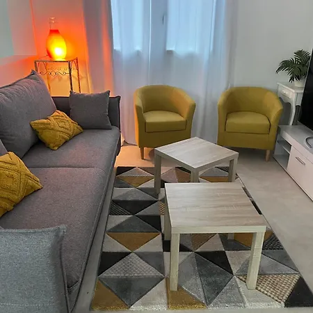 Etage Prive Dans Maison Chaleureuse Avec Piscine *