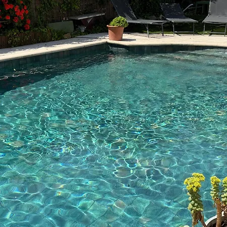 Pensjonat Etage Prive Dans Maison Chaleureuse Avec Piscine *