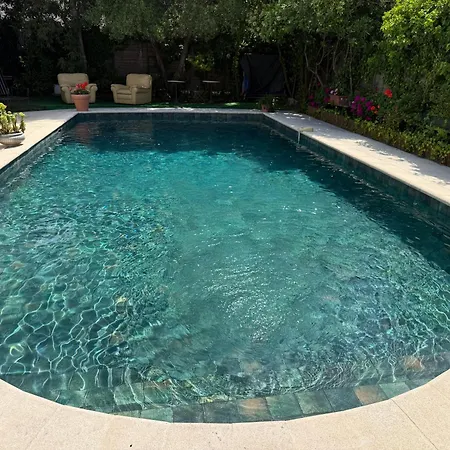 Etage Prive Dans Maison Chaleureuse Avec Piscine ゲストハウス