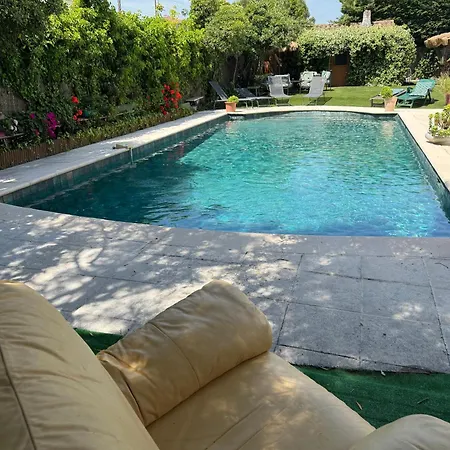 Pensjonat Etage Prive Dans Maison Chaleureuse Avec Piscine
