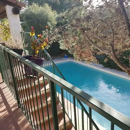 Etage Prive Dans Maison Chaleureuse Avec Piscine Antibes