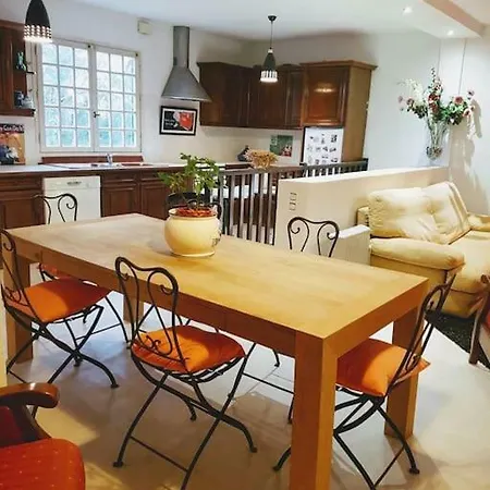 Etage Prive Dans Maison Chaleureuse Avec Piscine * Antibes