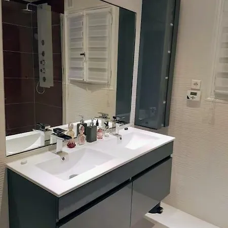 ゲストハウス Etage Prive Dans Maison Chaleureuse Avec Piscine